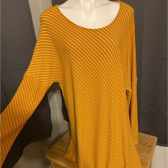 Umgee Dresses & Skirts - Umgee 1X rayon polyester dress super soft mustard colored